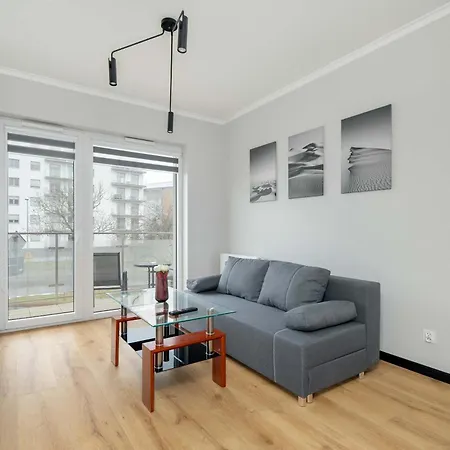 Modern With Balcony By Renters דירה