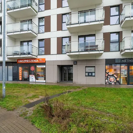 Modern With Balcony By Renters Apartment *