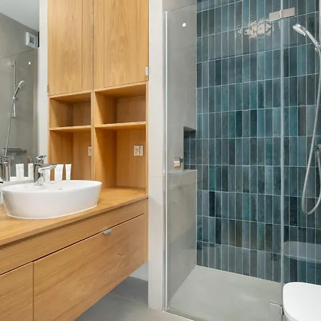 Apartment Modern With Balcony By Renters *